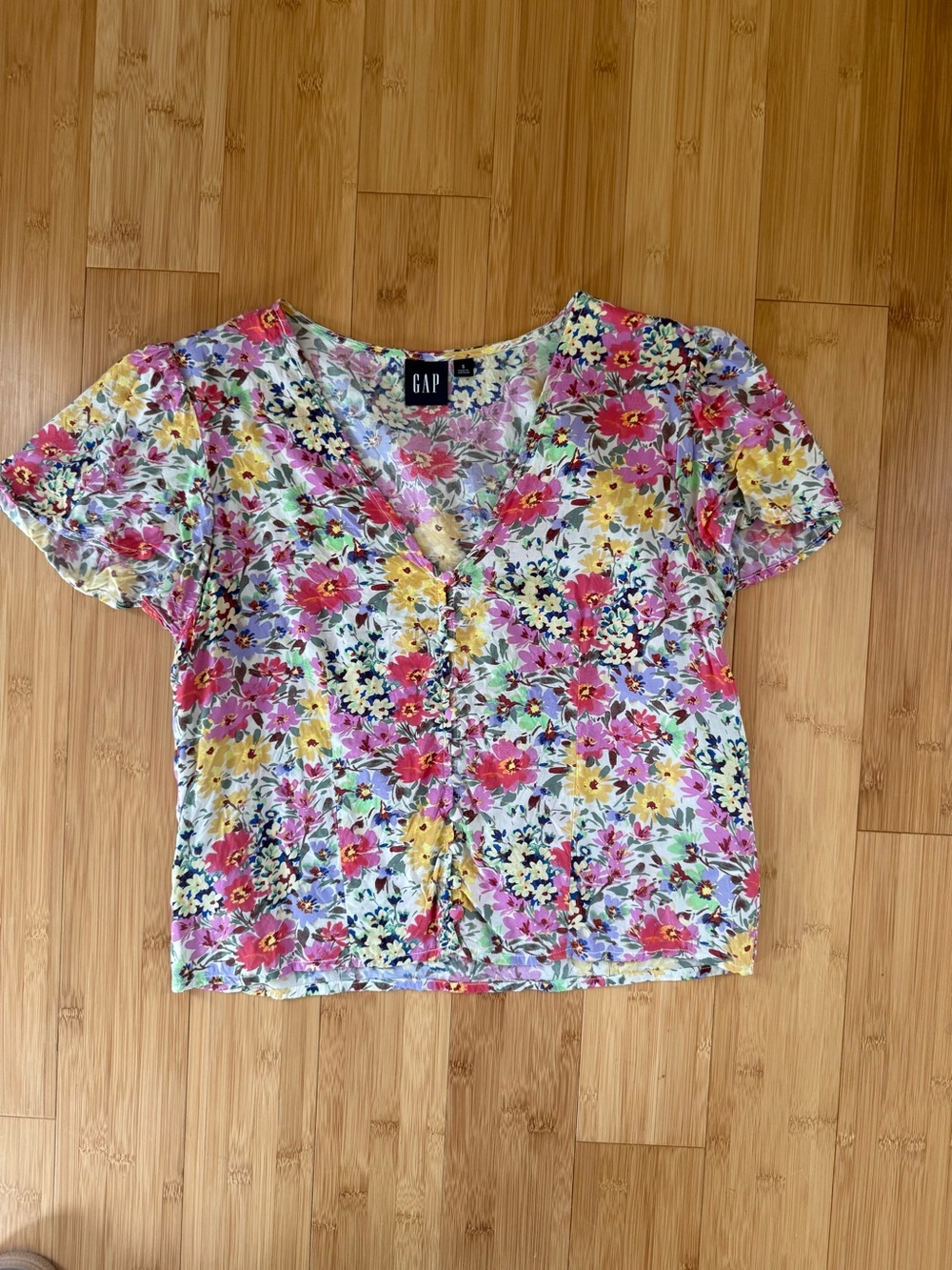 GAP Multi-Color Floral Short Sleeve V-Neck Blouse
